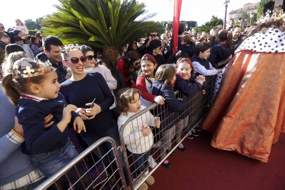 Los Reyes Magos llegan a Murcia repartiendo Roscón