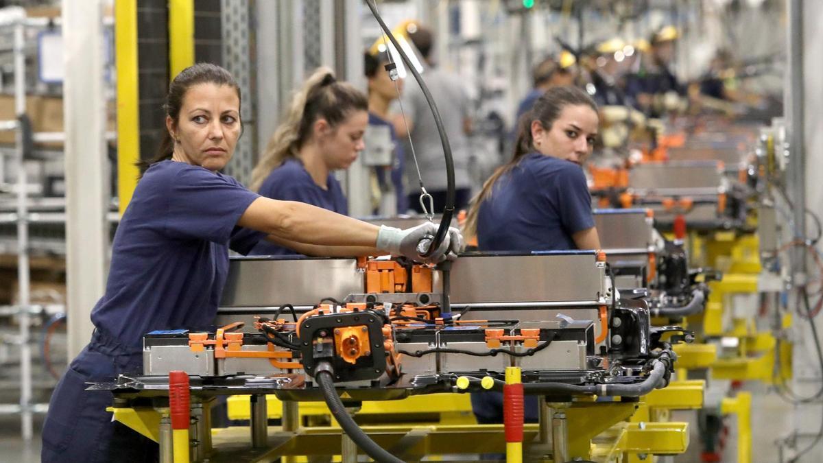 La industria sigue siendo uno de los sectores en los que la mujer tiene una menor presencia