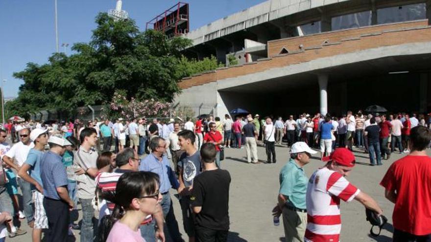 Ayer se abrieron las taquillas en el estadio de Los Cármenes y prácticamente ya se han vendido todas las entradas que había a la venta.