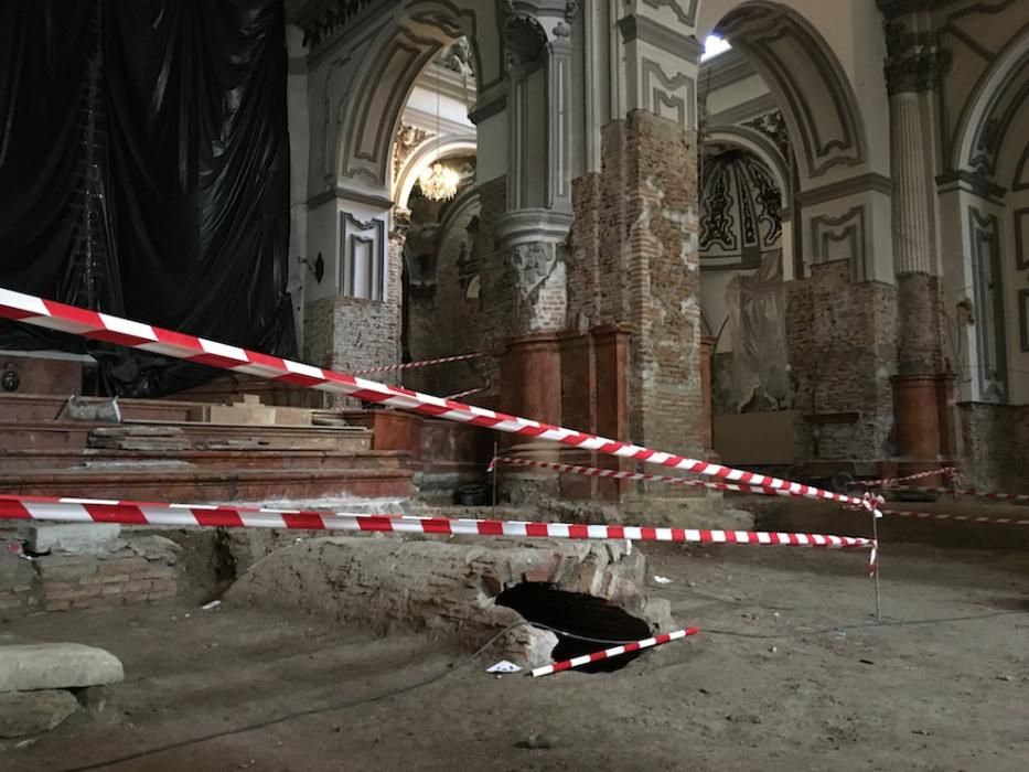 Visita a las obras del interior de la iglesia de Santiago