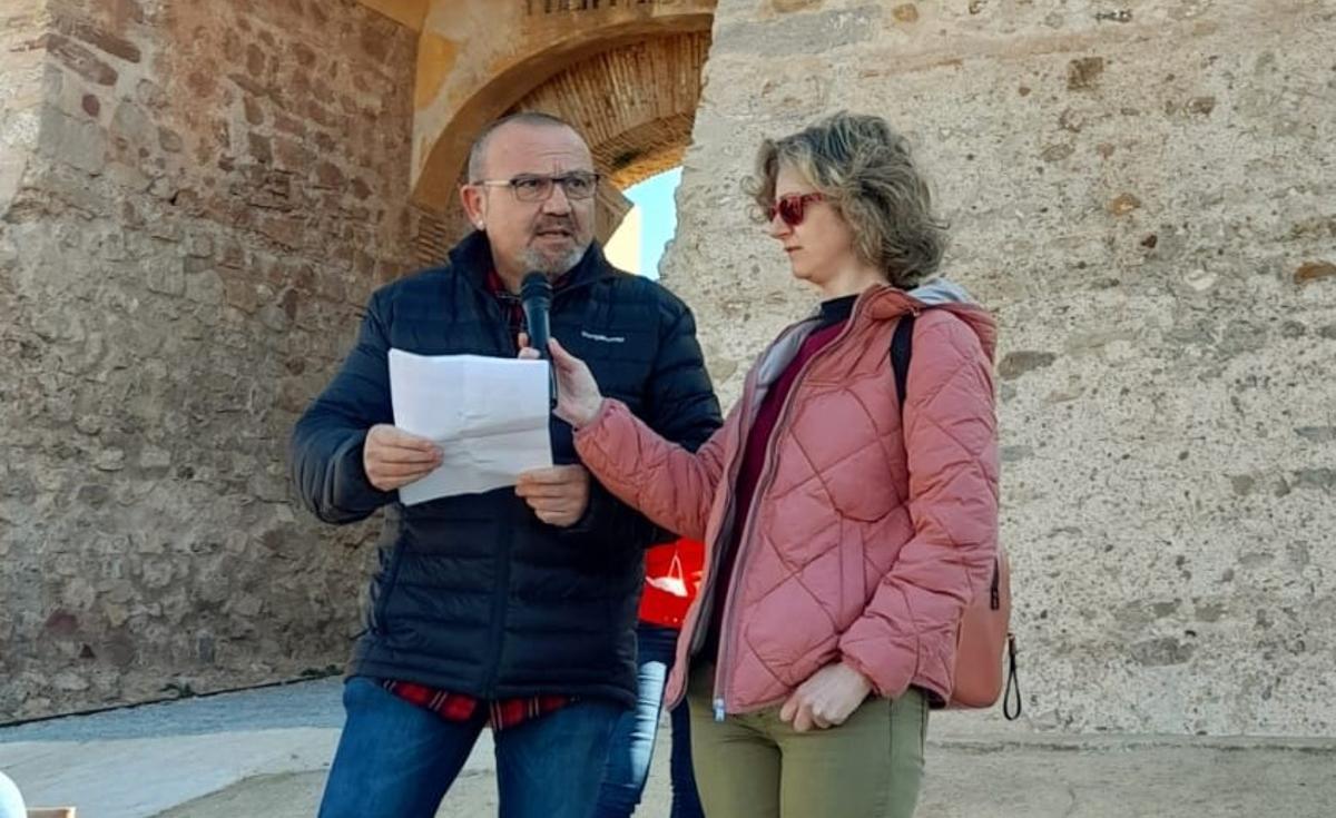 Antoni Gómez i Maria Forner durant la lectura del manifest en la trobada de 2022.