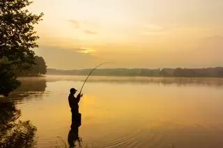 Los 4 mejores sitios de España para pescar: aquí podrás capturar salmones, truchas o bonitos