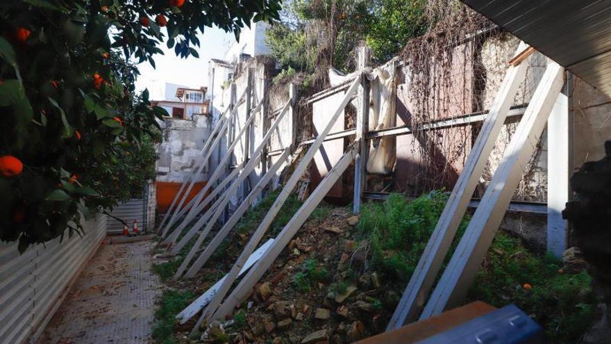 Vista del estado actual de la muralla ubicada en la calle San Fernando.