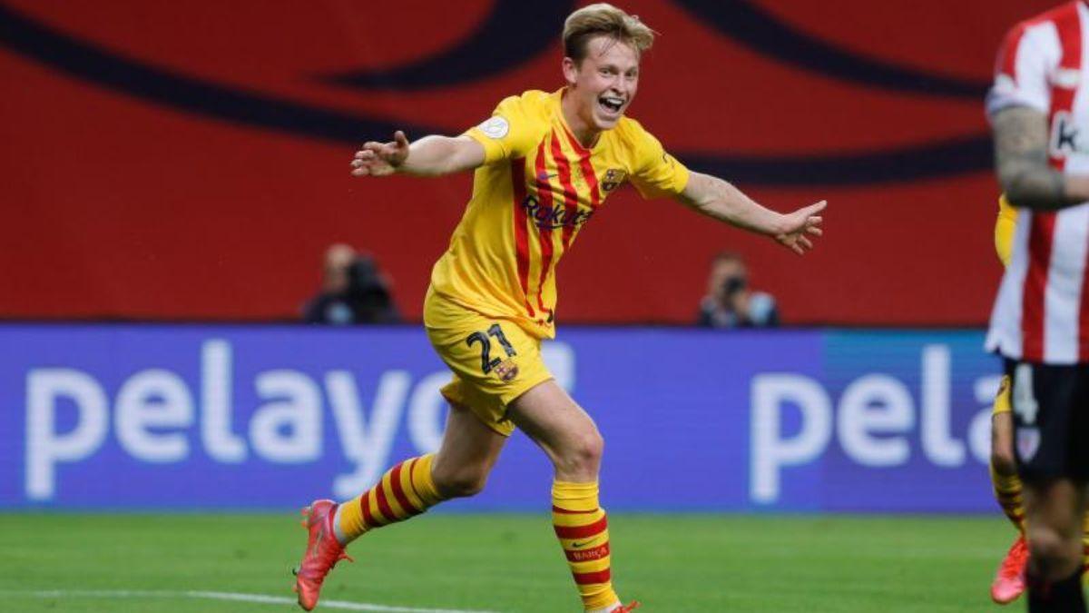 Frenkie de Jong celebra el segundo gol del Barça en la final del 2021
