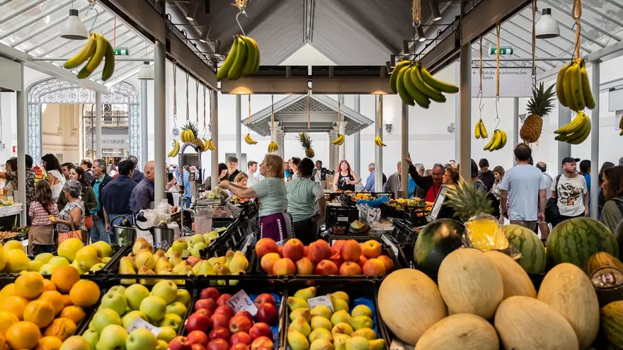 Uno de los puestos de fruta del mercado do Bolhao.