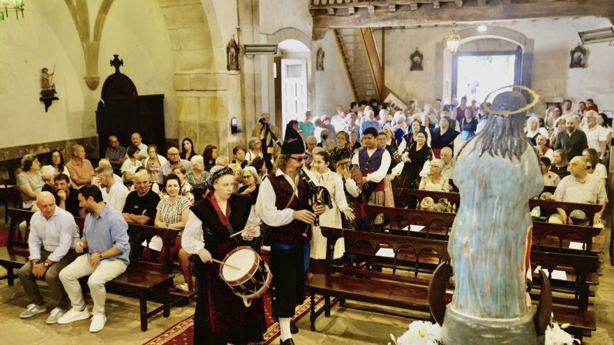 Contrueces se rinde a su Virgen, el santuario se llena de vecinos para celebrar el día grande de sus fiestas patronales