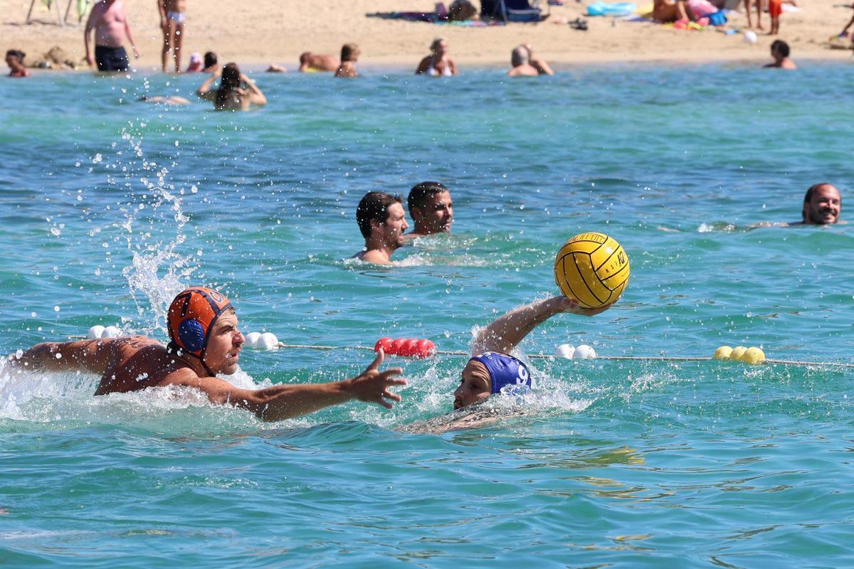 Imágenes de la jornada de fase de grupos del Beach Polo Sant Josep celebrado en Port des Torrent
