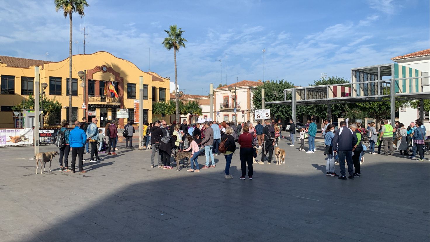 Concentración en el Port de Sagunt contra la exclusión de los perros de caza en la Ley Animalista.