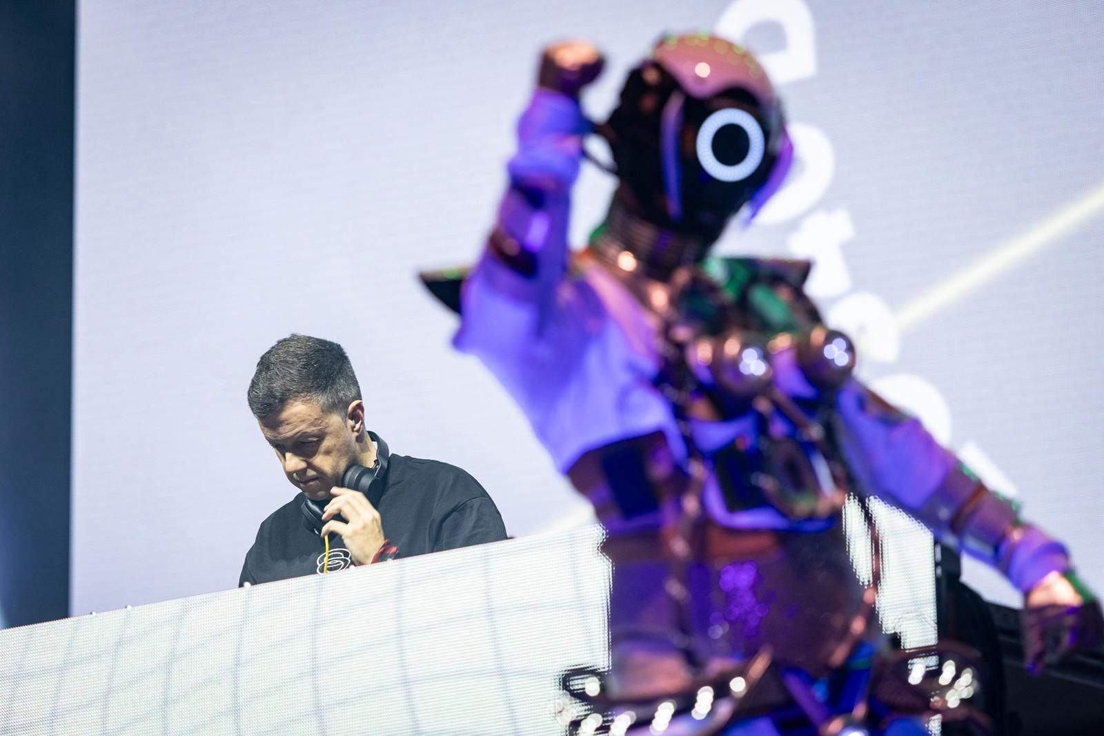 EN IMÁGENES | La música electrónica resuena en la plaza del Pilar con Los 40 Independance