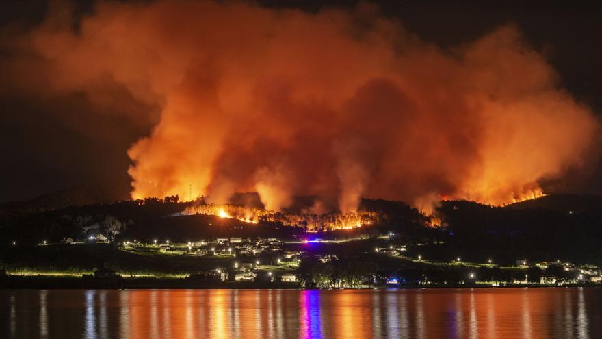 Ourense revive la pesadilla con un incendio entre Castrelo y Cartelle que amenazó varios pueblos