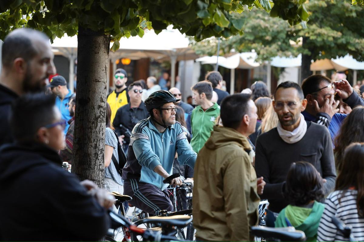Decenas de ciclistas protestan en Zaragoza contra la obligatoriedad de contratar un seguro