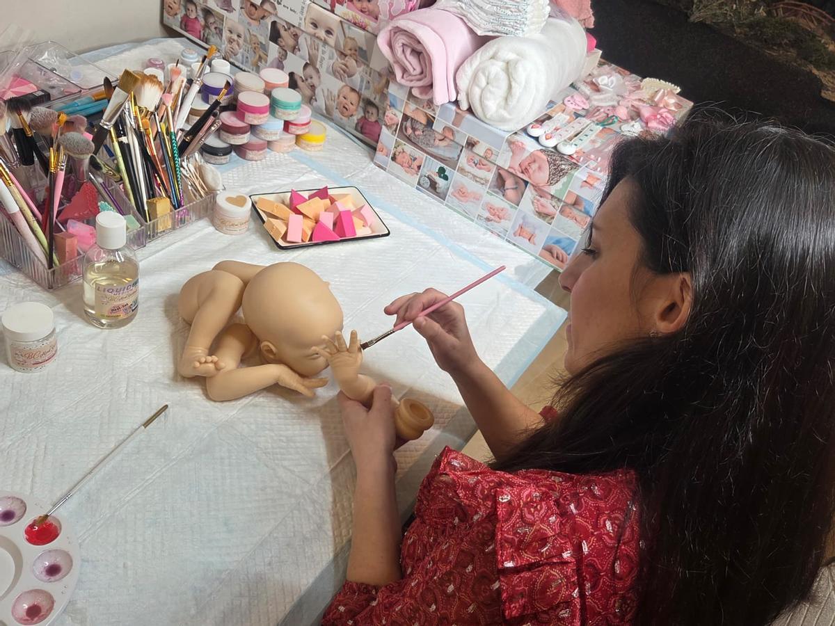 Los bebés reborn realizados en el taller antequerano de Cristina