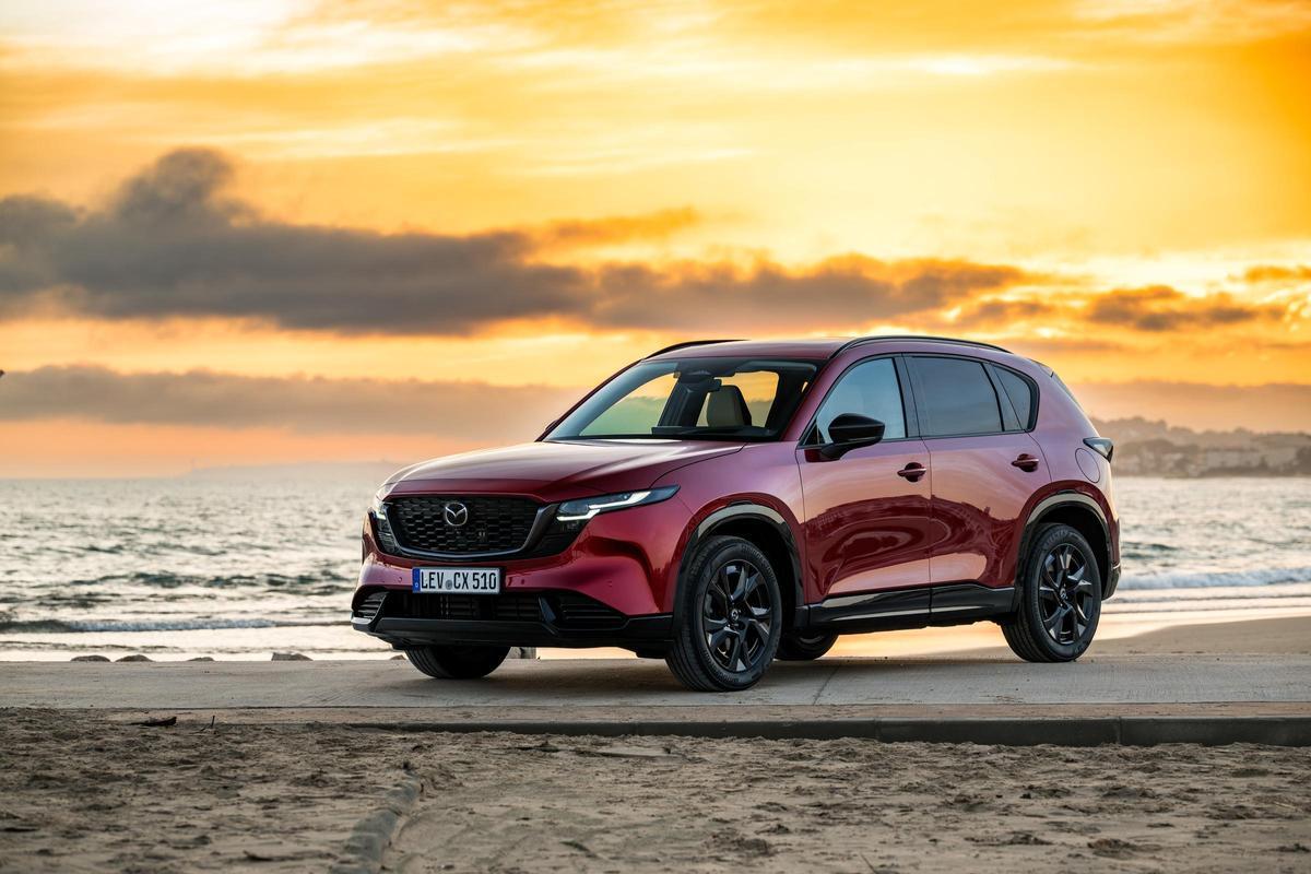 La tercera generación del SUV Mazda CX-5 actualiza su imagen, incrementa su habitabilidad y estrena conectividad con Google