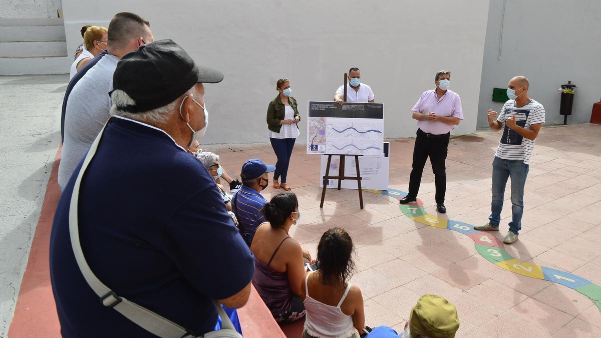 Reunión con los vecinos de El Roque.