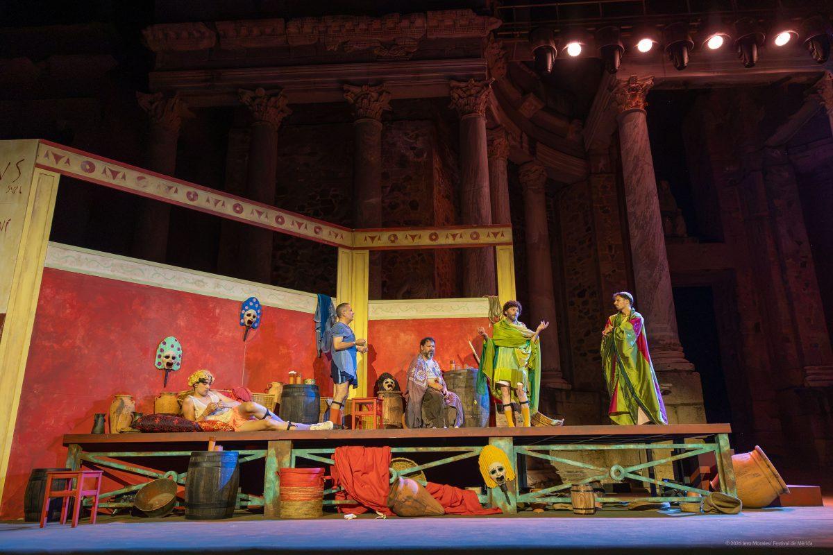 Puesta en escena de la obra 'Cómicos de Roma' en el Teatro Romano de Mérida.
