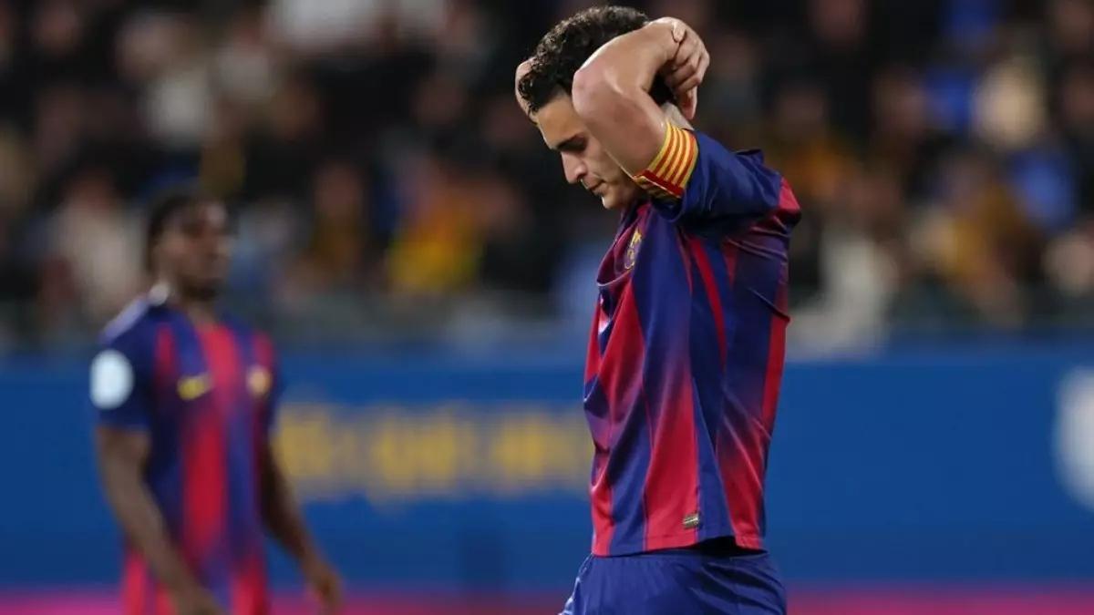 Álvaro Cortés en un partido con el filial del FC Barcelona.