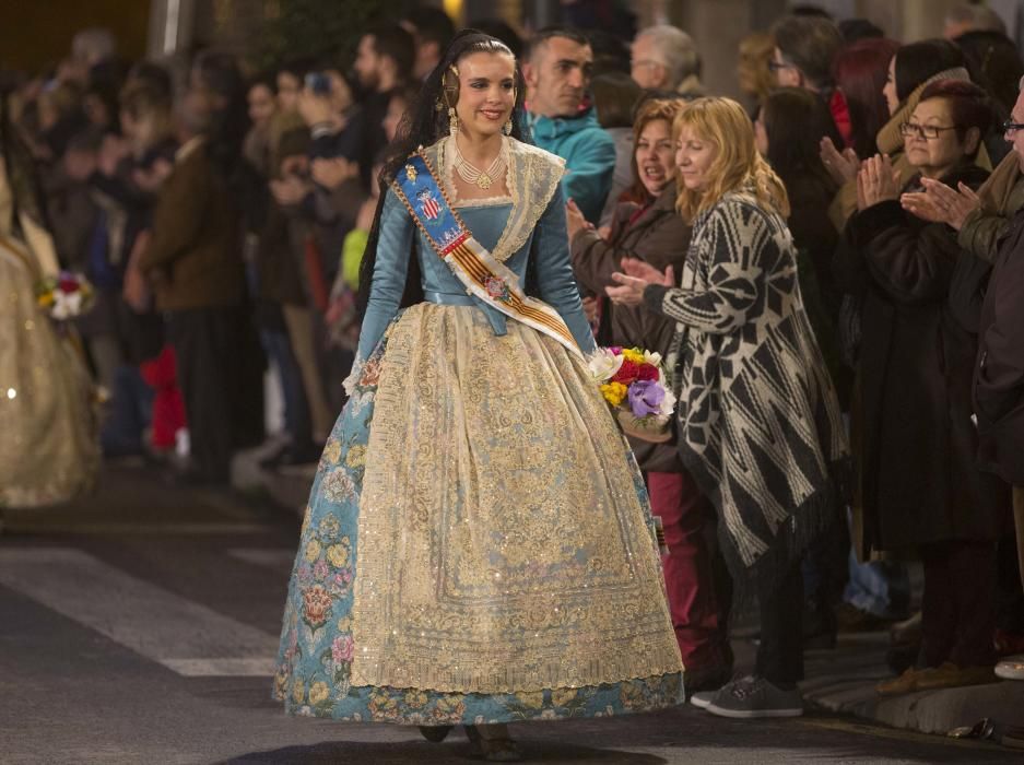 Así desfiló Alicia Moreno y la corte de honor