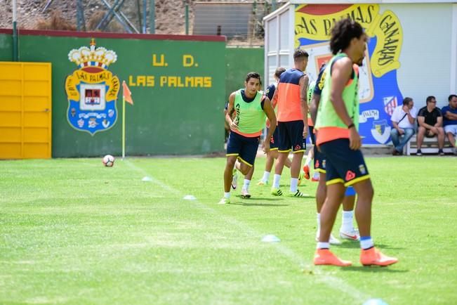 Entrenamiento de la UD Las Palmas en Barranco ...