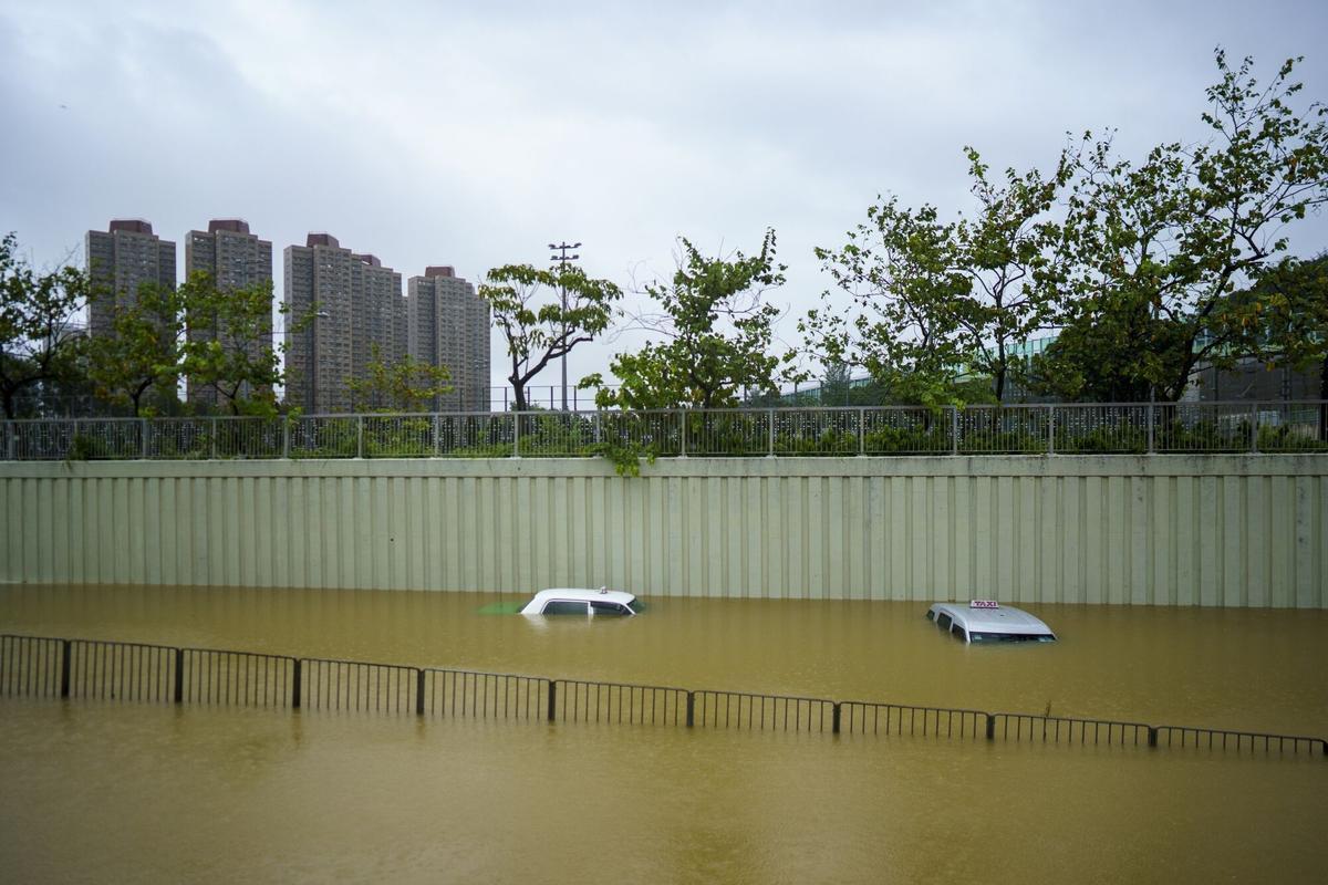 Hong Kong, gravemente inundado por el mayor temporal en 140 años