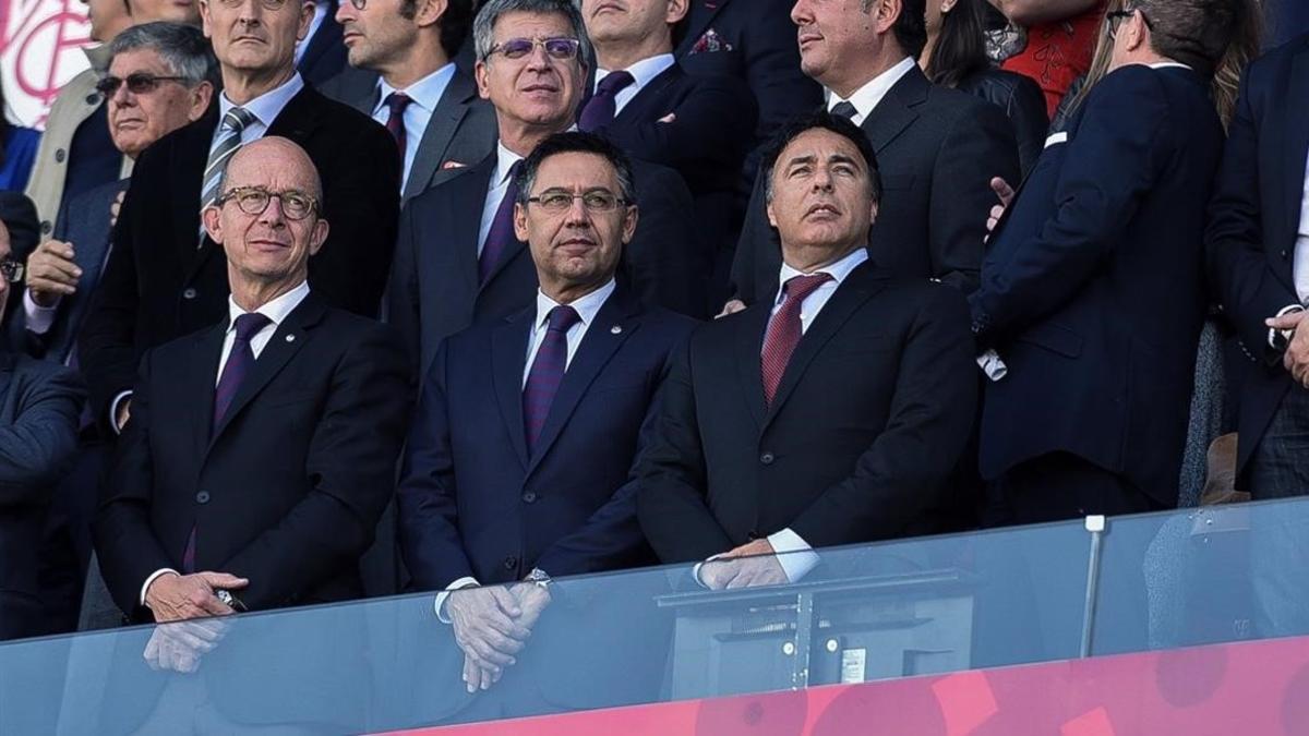 El presidente del Barça, Josep Maria Bartomeu, junto a Jordi Cardoner y el presidente del Granada, Quique Pina.