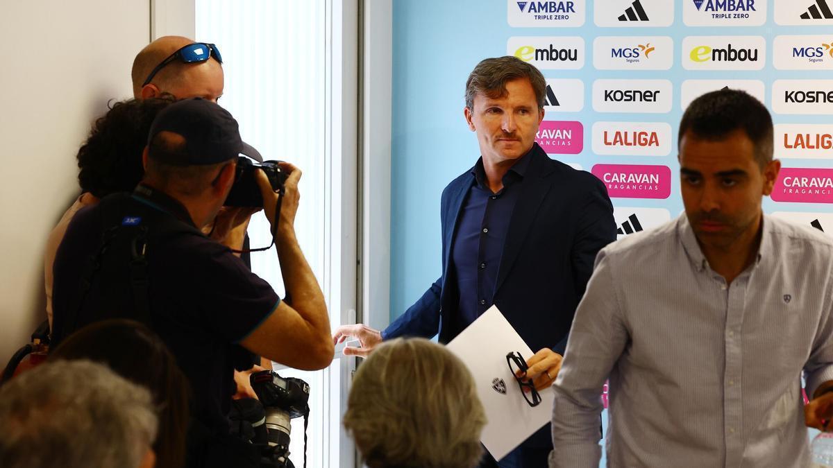 Lalo, a su entrada a la sala de prensa del Ibercaja Estadio.