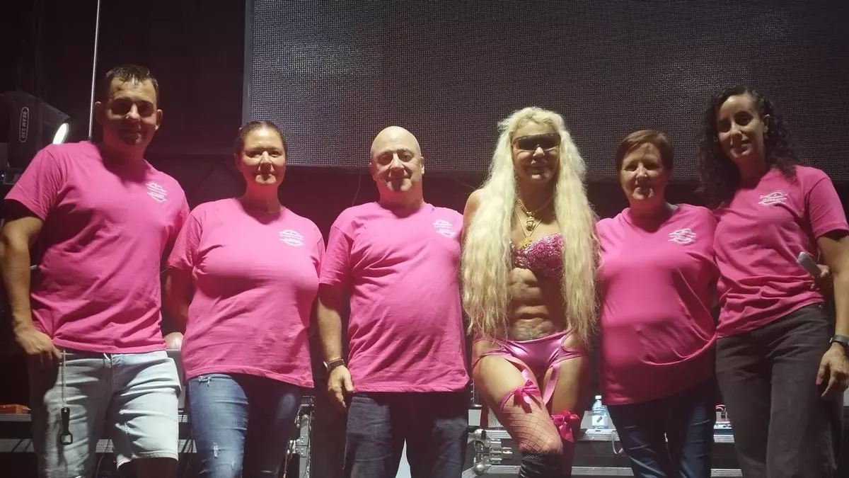 Leticia Sabater, a lo "Superestrella" en Ferroñes, que celebra hoy la "Comilona" y contará con la actuación de Vicente Díaz