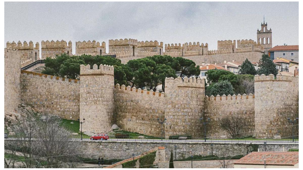 Vistas de la muralla de Ávila desde el Barro