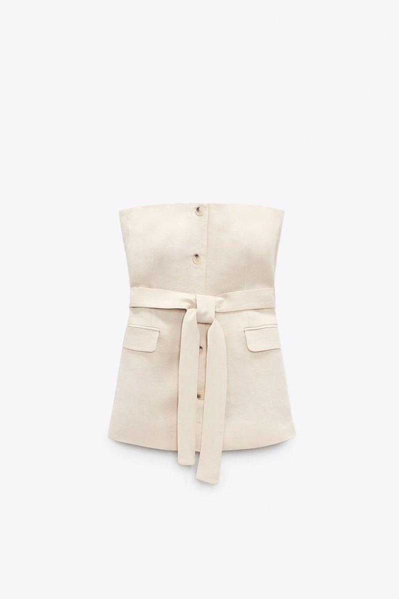 Top palabra de honor con lino de Zara (precio: 15,99 euros)
