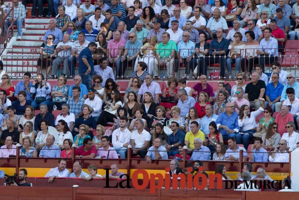 Ambiente en la corrida de rejones de la Feria de M