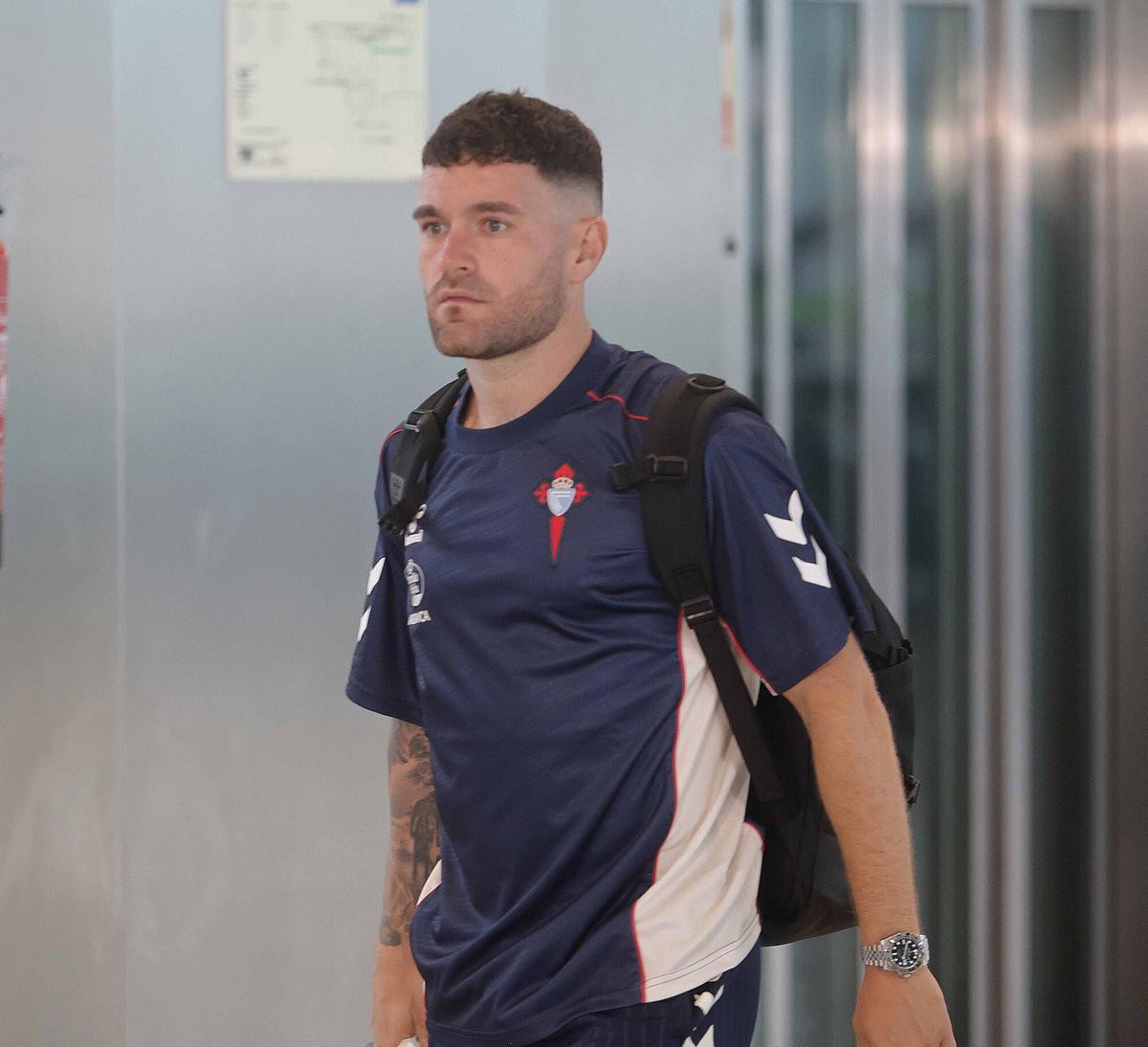 La expedición del Celta ha partido este miércoles desde el aeropuerto de Vigo para cerrar su preparación con dos amistosos contra el Sassuolo y en Nápoles La expedición del Celta ha partido este miércoles desde el aeropuerto de Vigo para cerrar su preparación con dos amistosos contra el Sassuolo y en Nápoles