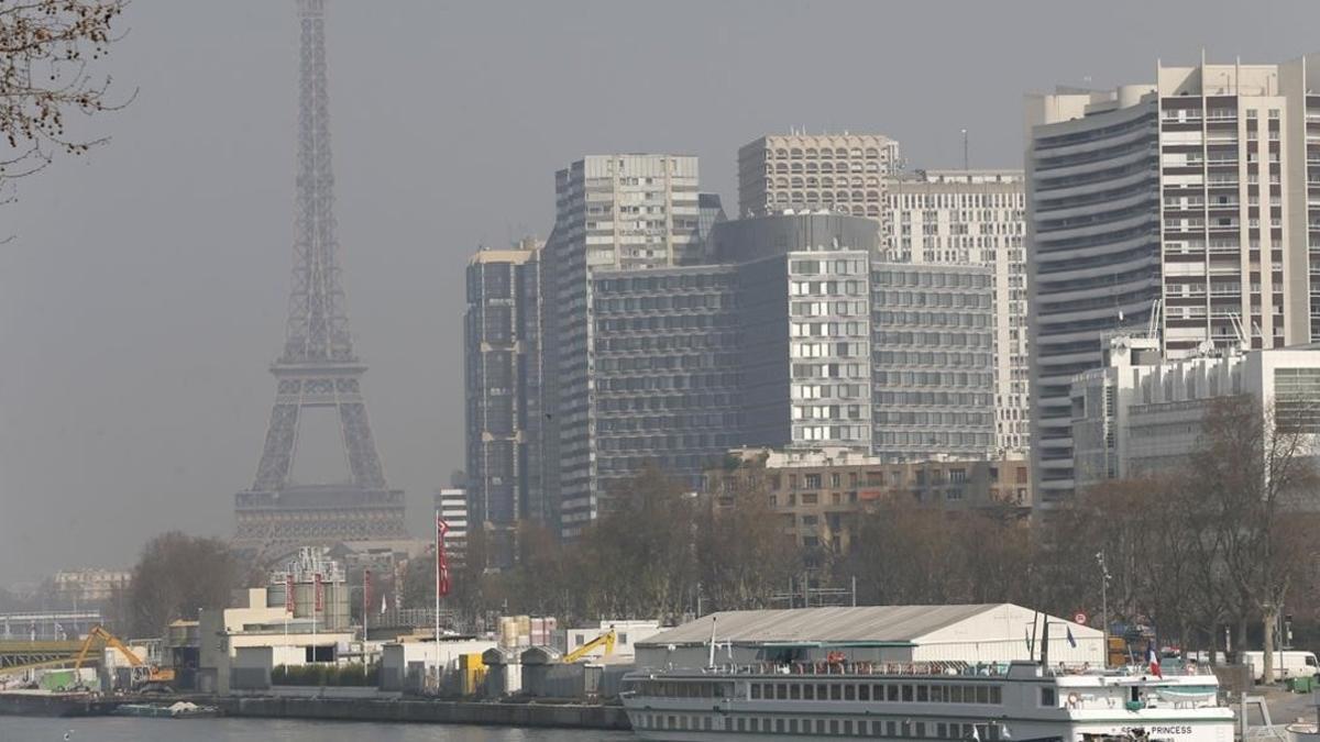 París bajo la contaminación, en marzo del 2014.