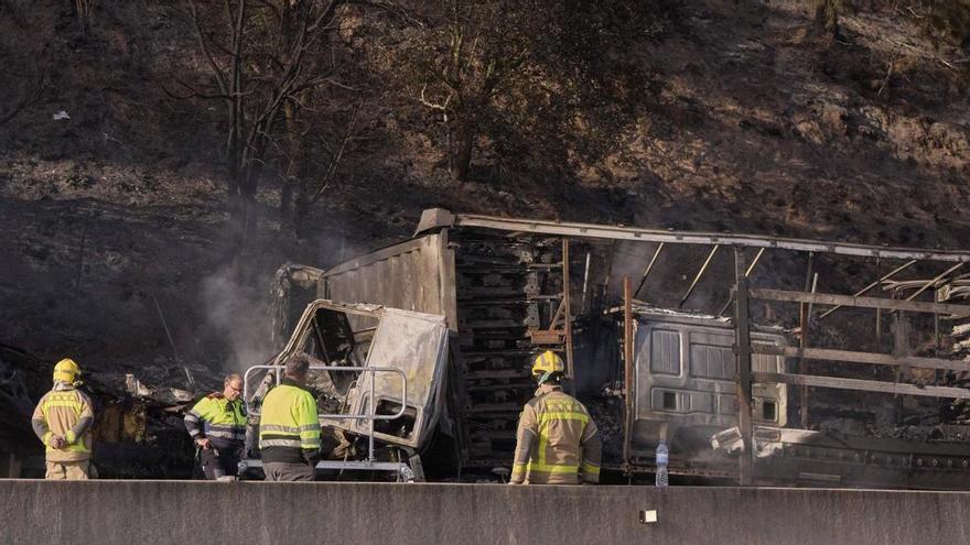 Dues persones moren calcinades en un accident a la C-25, a Santa Coloma de Farners