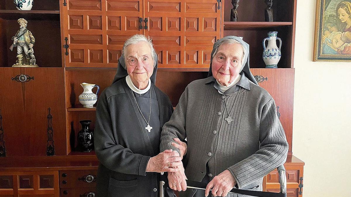 Teresa y Carmen, dos gemelas centenarias que han dedicado su vida a la Iglesia.