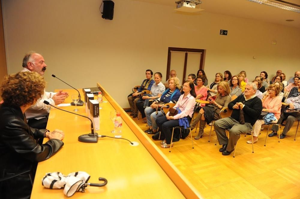 Presentación del libro "Historia de un canalla", d