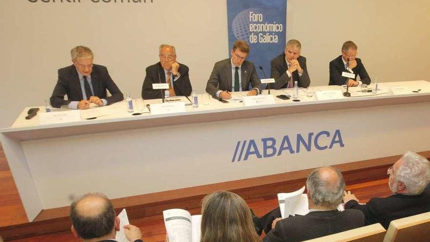 José Luis Gómez, Emilio Pérez Nieto, Núñez Feijóo, Santiago Lago y Pedro Veiga, de Abanca.