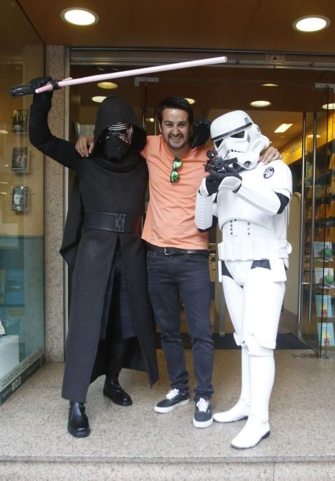 El "stormtrooper" español visita a los fans de "Star Wars" en Vigo - El actor David M. Santana, el único español que forma parte del reparto de La Guerra de las Galaxias como soldado, ha participado e