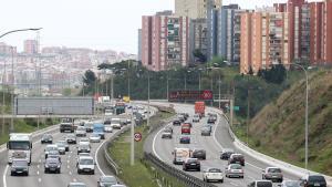 Tráfico en la autopista en su paso por Montcada i Reixac.