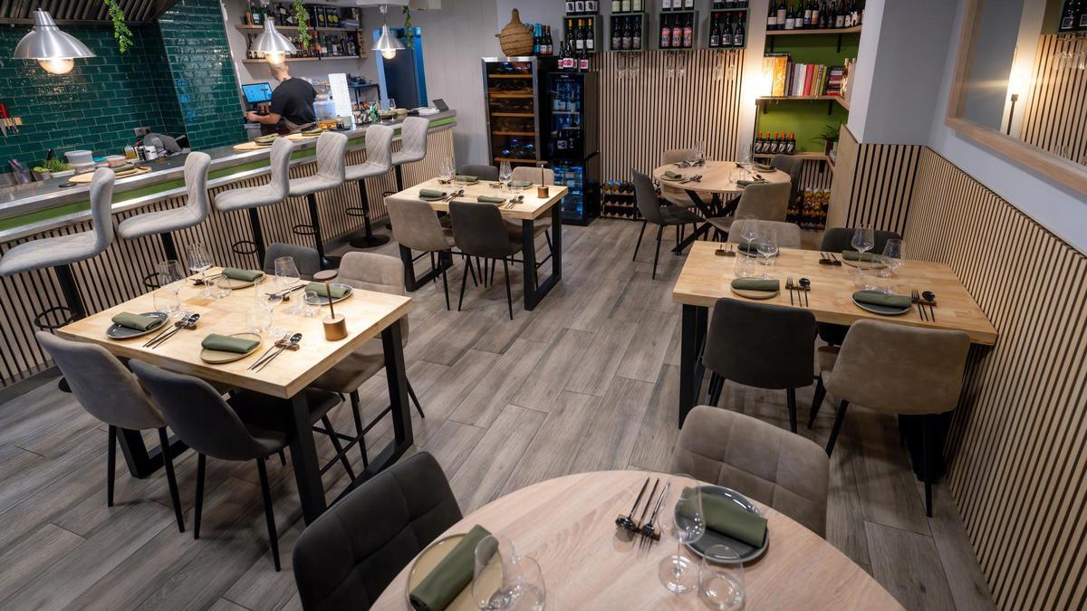 El comedor y la barra del restaurante Zaytun.