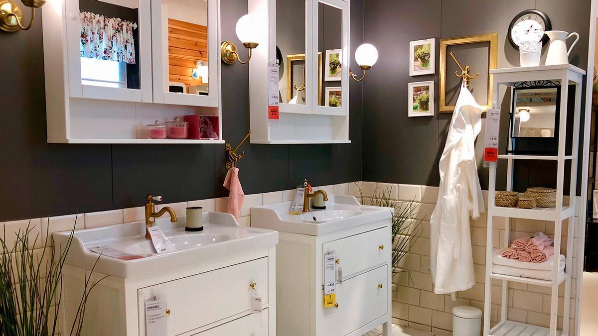 Adiós a colgar muebles en el baño y estropear la pared, el accesorio de Ikea para guardar todo que no necesita agujeros