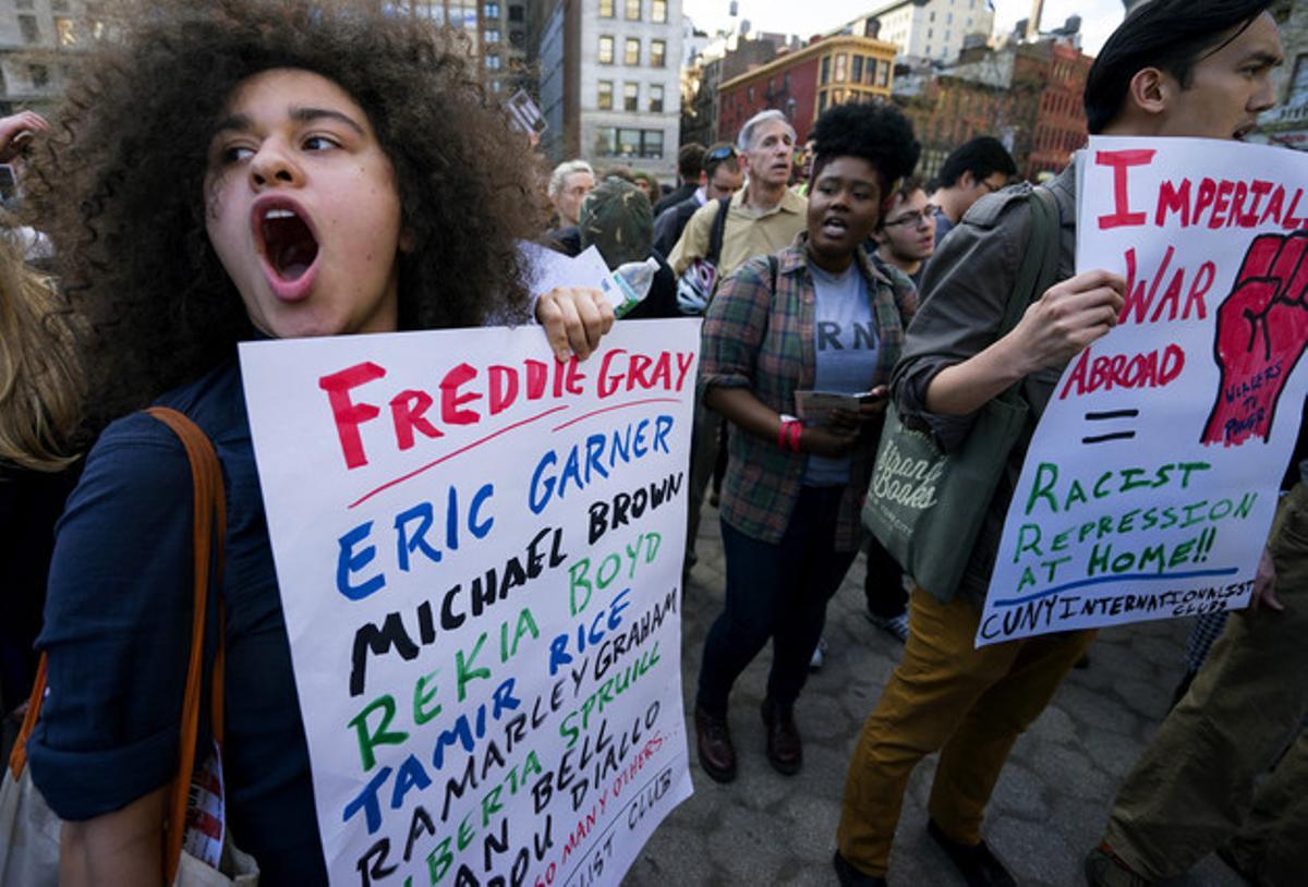 Protesta contra la violencia policial en Union Square, en Nueva York, a finales de abril del 2015. Protesta contra la violencia policial en Union Square, en Nueva York, a finales de abril del 2015.