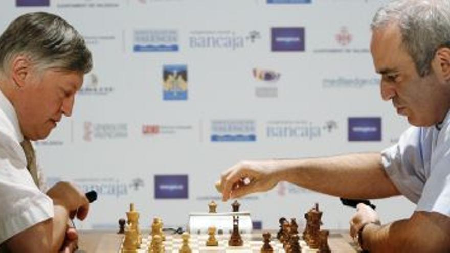 Kasparov derrota a Karpov en Valencia por 9-3 tras 25 años de su primer duelo