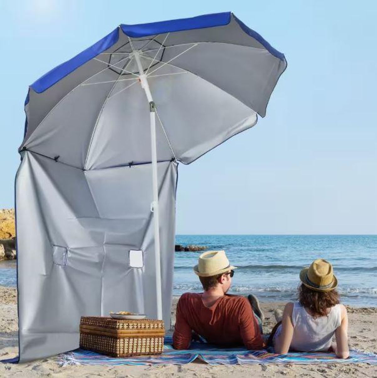 La sombrilla Outsunny de Decathlon, disponible 'online' por menos de 35 euros.