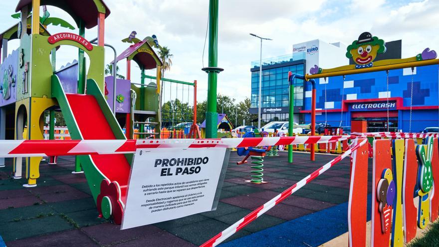 El Parque Infantil Maltravieso de Cáceres, cerrado por vandalismo