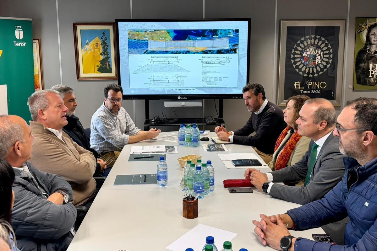 Reunión entre los equipos del alcalde de Teror, José Agustín Arencibia, y del consejero de Obras Públicas e Infraestructuras, Arquitectura y Vivienda del Cabildo de Gran Canaria, Augusto Hidalgo.