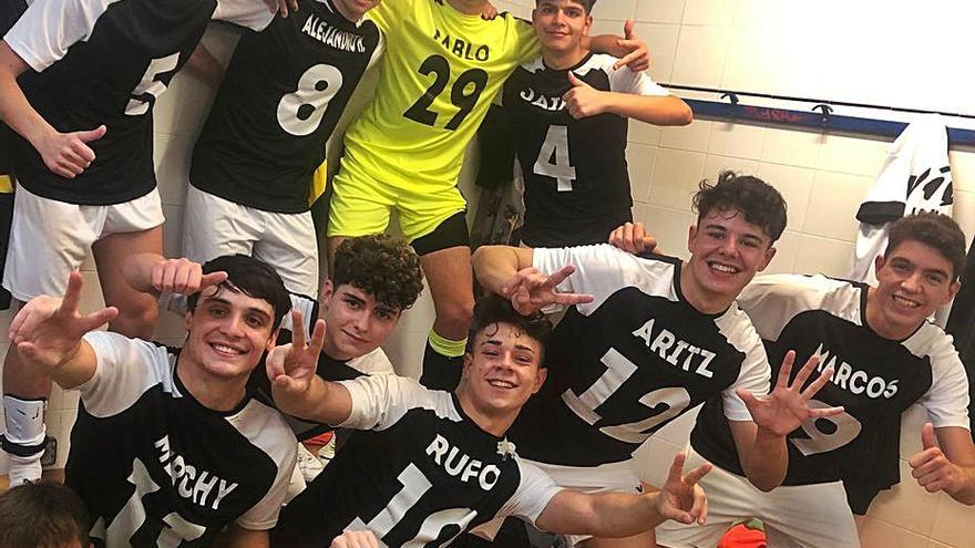 Los juveniles del River Zamora celebran su triunfo.