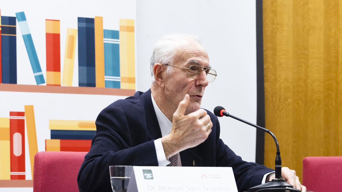 El doctor Manuel Sans Segarra presenta su libro 'La supraconciencia existe' en Manresa, el pasado 6 de marzo.