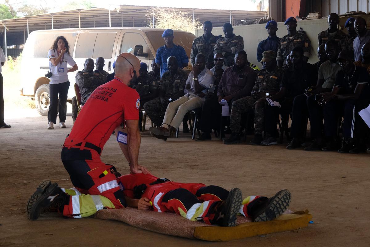 Bomberos de Lanzarote imparten un curso de primeros auxilios en Gambia