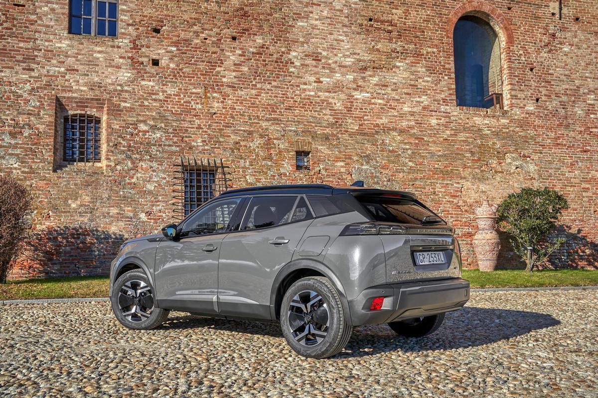 El propulsor Turbo 100, que está disponible en los modelos Peugeot 208 y Peugeot 2008, es un motor de tercera generación que incorpora un 70 % de componentes nuevos en valor