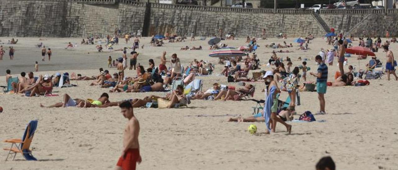 Playa de Silgar, en Sanxenxo, este fin de semana. |   // RAFA VÁZQUEZ