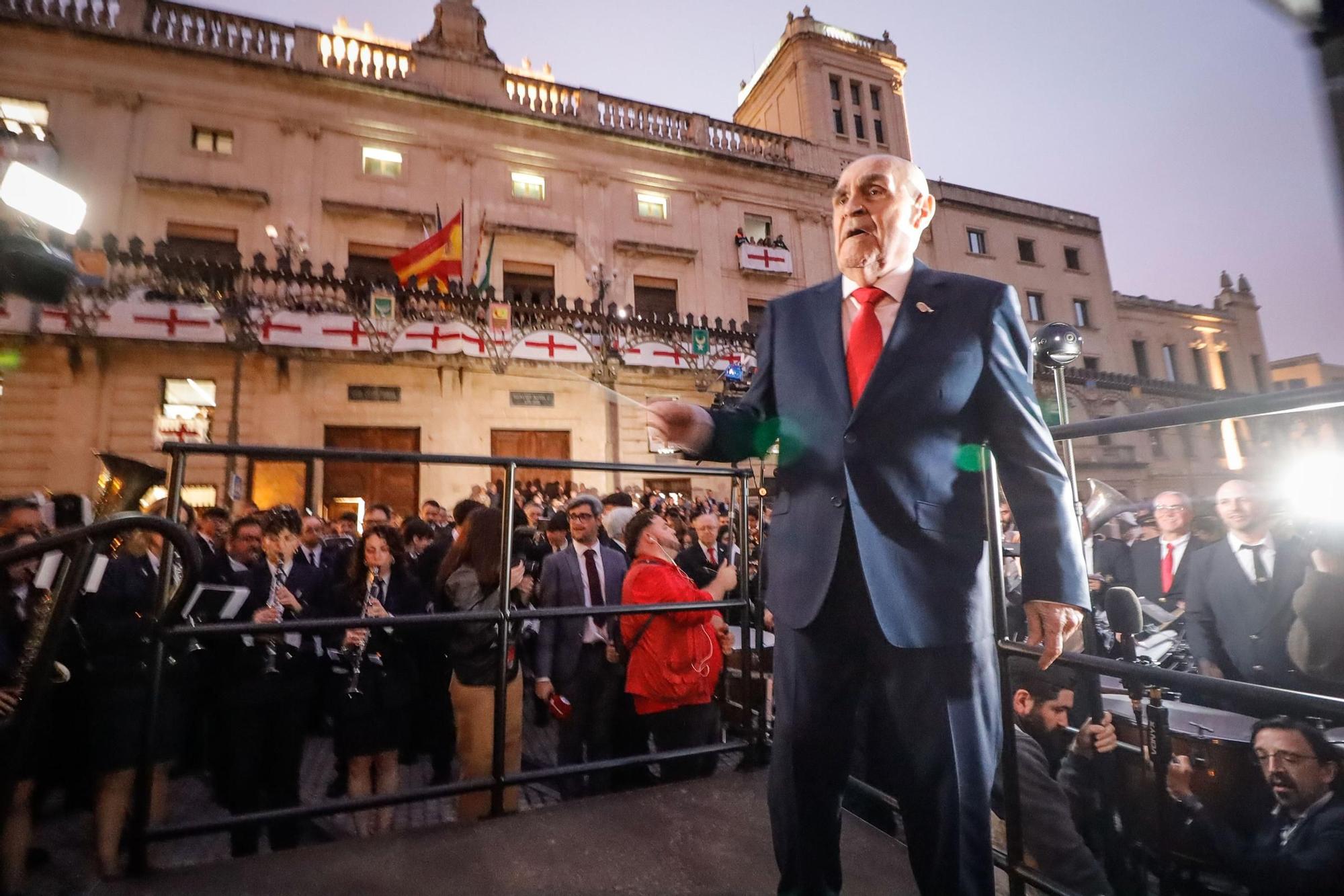 El Himno levanta el telón de la Fiesta en Alcoy